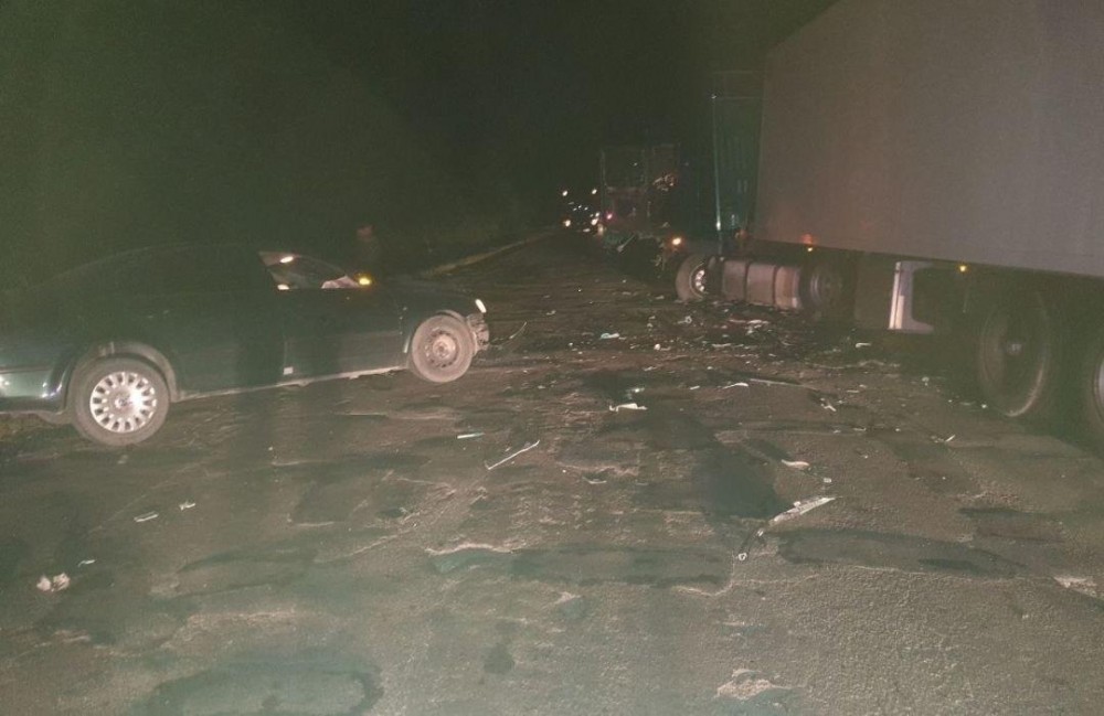 Accident TERIBEL la Telenești: Un tânăr a adormit la volan și s-a izbit cu mașina într-un TIR